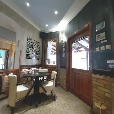 Caffe Pizzeria I Bona Fides Nm Guest house 3*